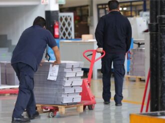 Inicia producción de 95.5 millones de papeletas para revocación de mandato