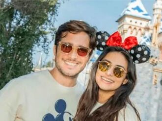 Diego Boneta y Renata Notni viven mágico y amoroso viaje a Disneyland
