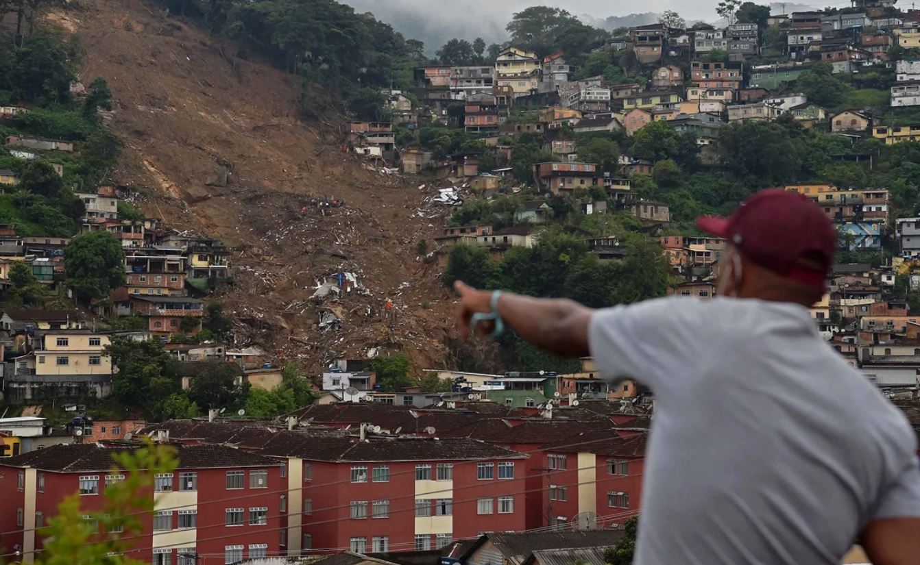 Suman 152 muertos tras lluvias y deslaves en Petrópolis, Brasil
