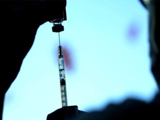 Covid-19: diseñan vacuna que posiblemente combatirá a todas las variantes