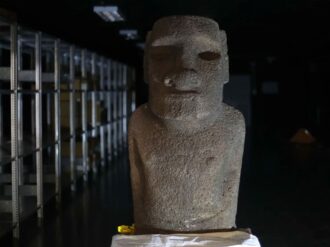 La estatua Moai más antigua regresa a la isla de Pascua tras 152 años