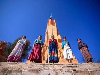 Realizan concurso de escolta de bandera