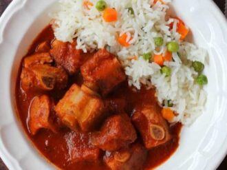 Costillas de cerdo en salsa de chile morita
