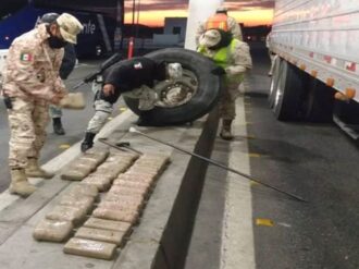 Ejército incauta 70 kilos de fentanilo escondido en llantas de refacción de camión que transportaba jitomates