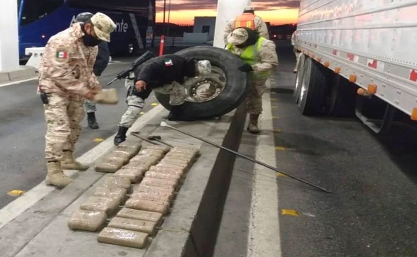 Ejército incauta 70 kilos de fentanilo escondido en llantas de refacción de camión que transportaba jitomates