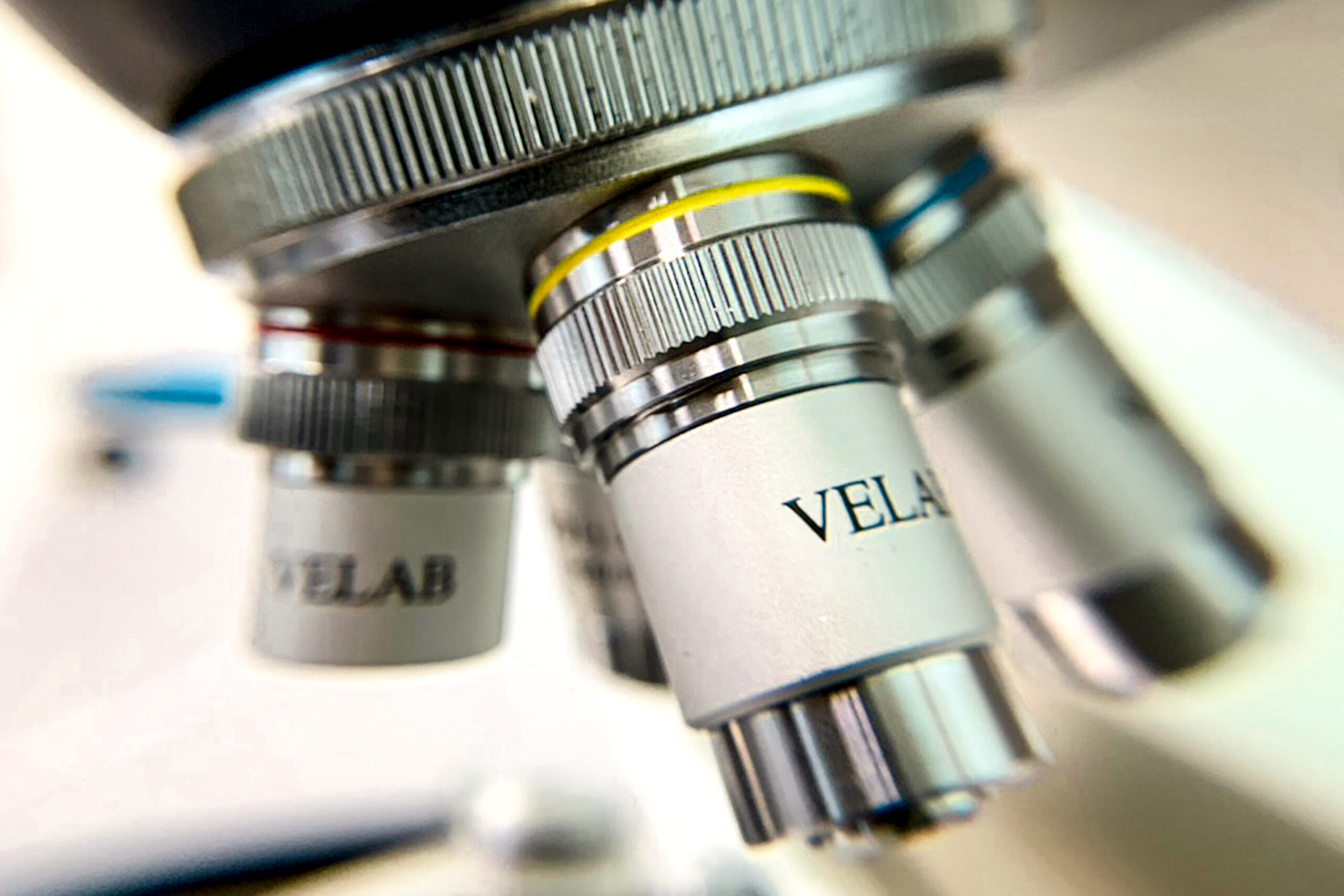 Reformulan farmacéuticas sus vacunas para combatir la ómicron