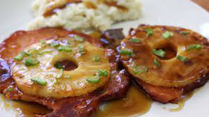 Chuletas ahumadas a la hawaiana