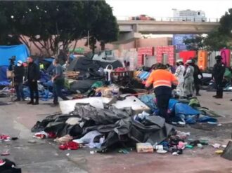 Desalojan a familias migrantes de El Chaparral, Tijuana