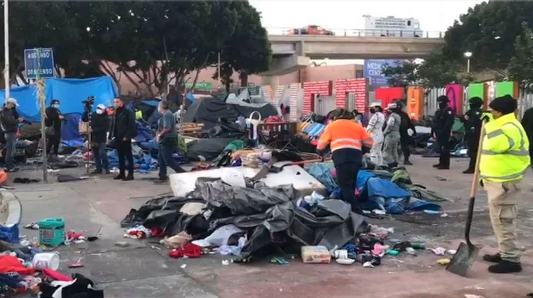 Desalojan a familias migrantes de El Chaparral, Tijuana