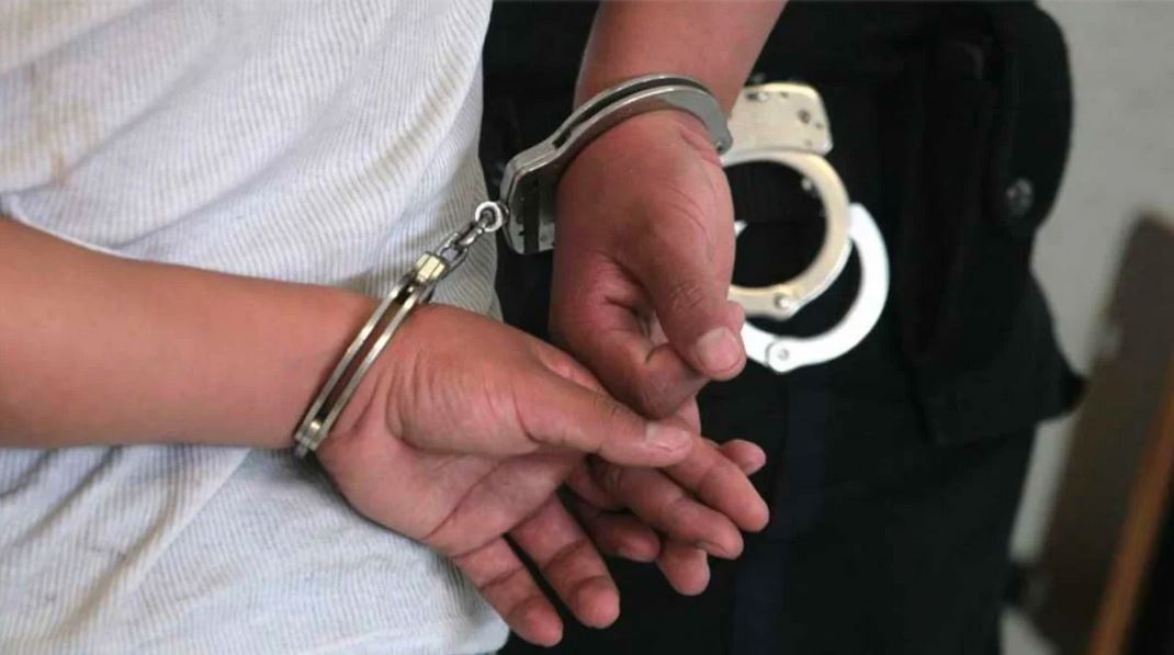 Adolescente habría asesinado a su familia tras pleito por sus malas calificaciones