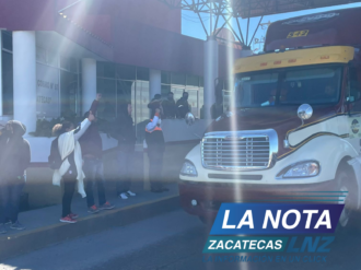 Maestros bloquean caseta de Osiris ante falta de pagos