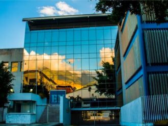 Jueza de Venezuela entrega sede del diario El Nacional a Diosdado Cabello
