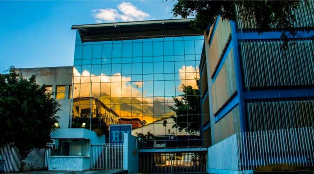 Jueza de Venezuela entrega sede del diario El Nacional a Diosdado Cabello