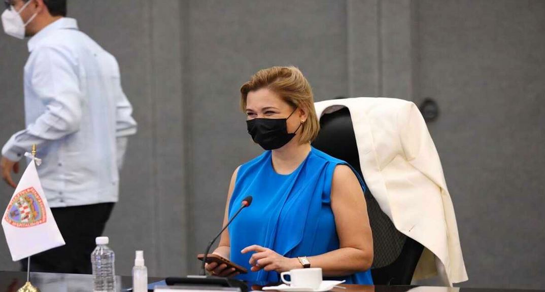 Hospitalizan a la gobernadora Maru Campos tras sufrir caída