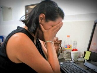 Gobierno publica código de ética que prohíbe abrazos, piropos y regalos en dependencias