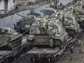 Rusia tiene 80% de tropas listas para avanzar hacia Ucrania, advierte funcionario de Defensa de EU