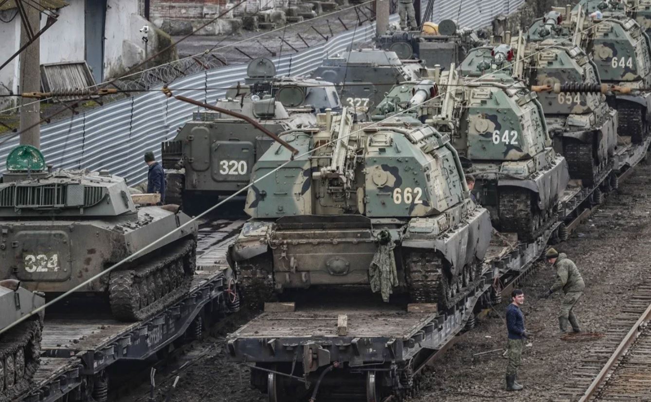 Rusia tiene 80% de tropas listas para avanzar hacia Ucrania, advierte funcionario de Defensa de EU