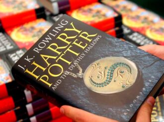 Párroco de EU organiza quema de libros de Harry Potter y Crepúsculo por ser «brujería»