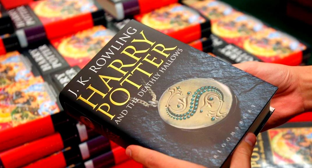 Párroco de EU organiza quema de libros de Harry Potter y Crepúsculo por ser «brujería»