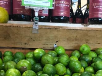 Comerciantes compran limón a 44 pesos por kilo y lo venden a consumidores en 80, indica análisis