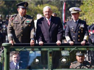 AMLO encabeza ceremonia por aniversario de la Marcha de la Lealtad en el Castillo de Chapultepec