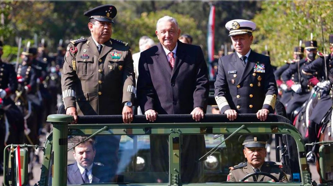 AMLO encabeza ceremonia por aniversario de la Marcha de la Lealtad en el Castillo de Chapultepec