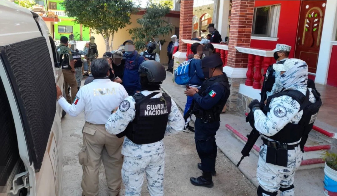 Detienen a 134 indocumentados en un hotel de Juchitán, Oaxaca