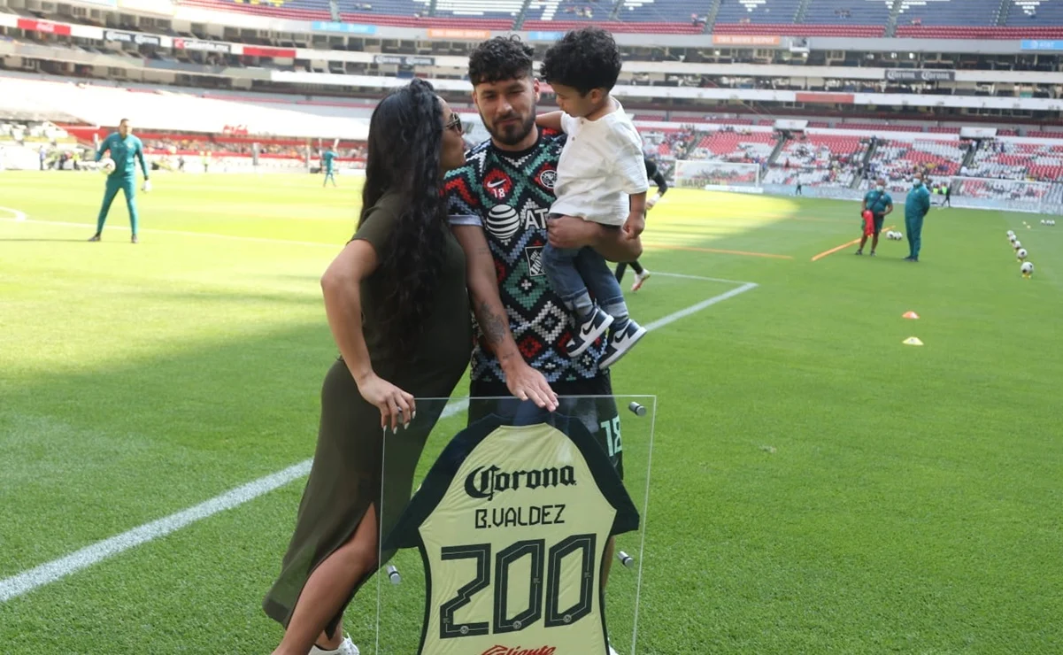 Cumple Bruno Valdez 200 partidos con el América; recibe homenaje