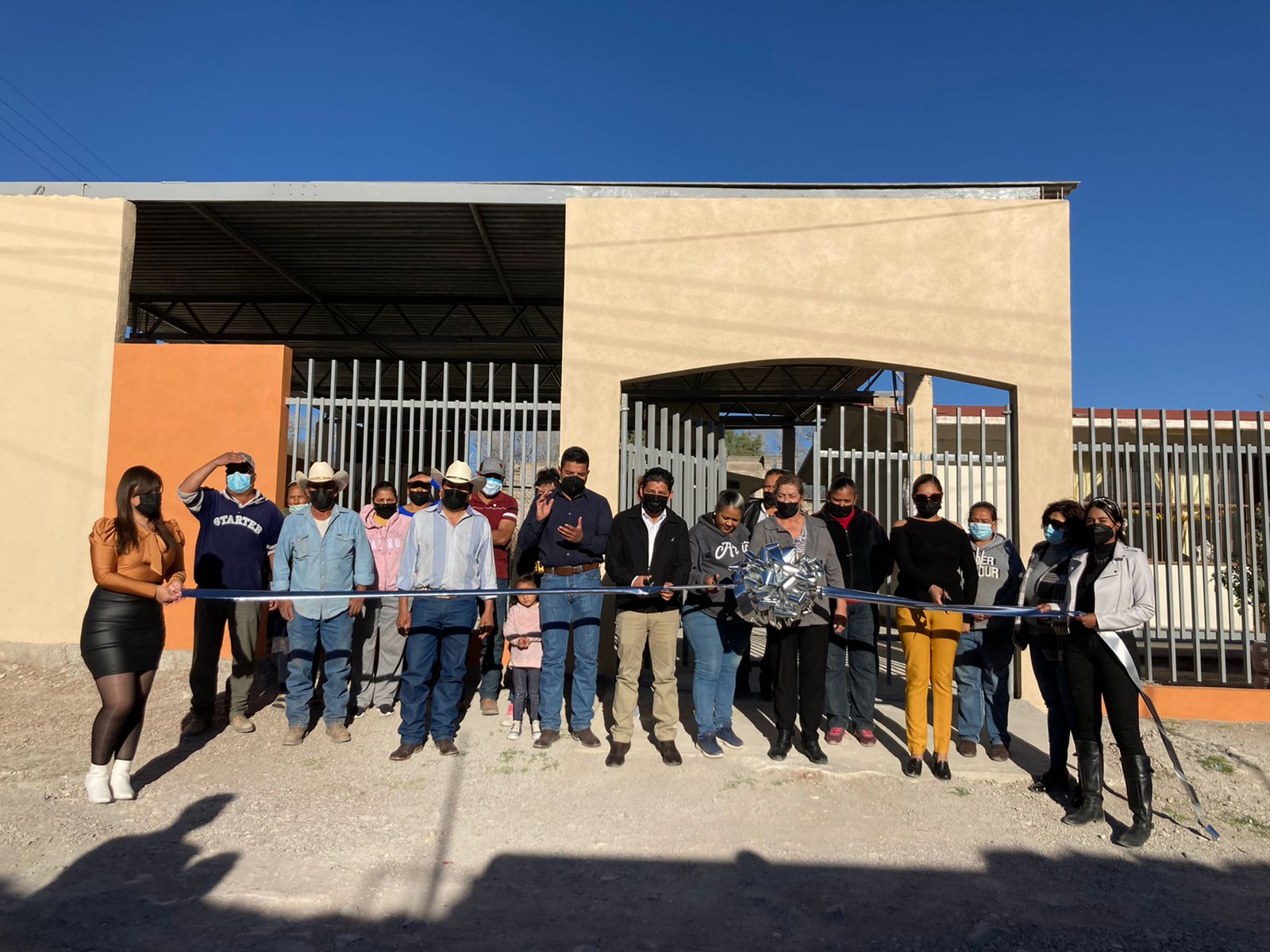 Terminan cerco perimetral de la escuela de El Capricho