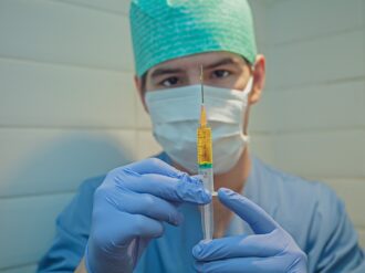 Suecia recomienda cuarta dosis de vacuna antiCovid para adultos mayores