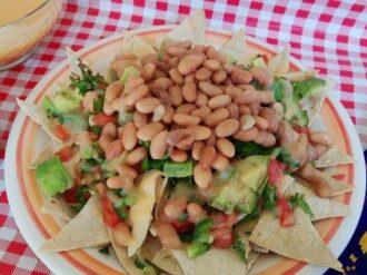 Nachos con frijoles