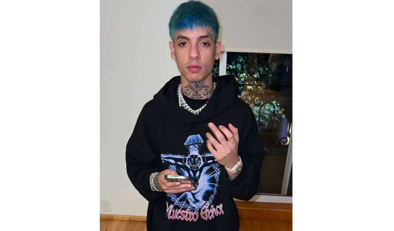 Abuchean a Natanael Cano y hace berrinche en pleno escenario