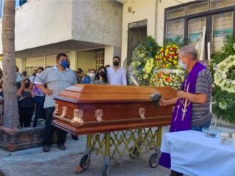 Expresa Ken Salazar, embajador de EU en México, sus condolencias a familia del periodista Heber López