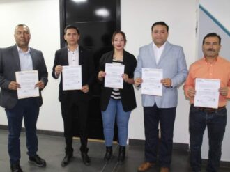 Reestructura su gabinete Mario Córdova