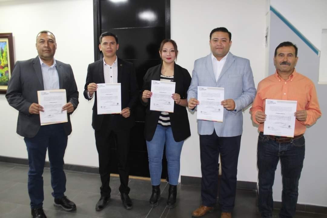 Reestructura su gabinete Mario Córdova