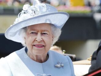 La reina Isabel II contrae Covid-19