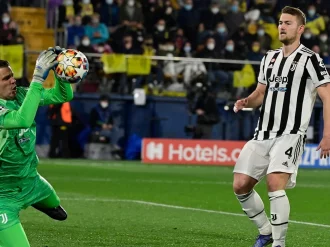 Me niego a estar en el campo y escuchar el himno de Rusia: Szczesny