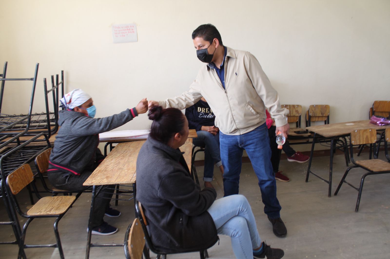 Construyen cerco perimetral en jardín de niños en comunidad Los Ramírez