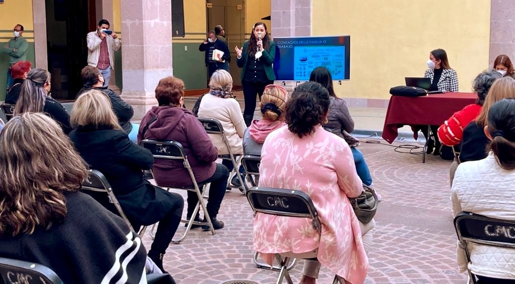 Capacitan autoridades municipales de Zacatecas a asistentes de centros comunitarios en tema COVID-19