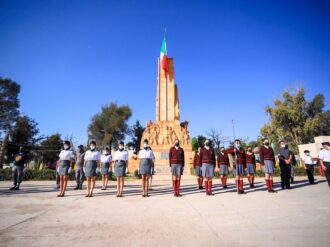 Conmemoran Día de la Bandera con concurso de escoltas
