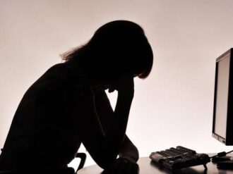 Gobierno publica código de ética que prohíbe abrazos, piropos y regalos en dependencias