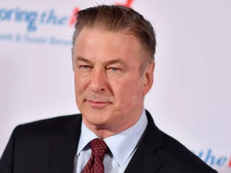 Alec Baldwin confiesa lo difícil que fue regresar a trabajar tras tragedia en el set