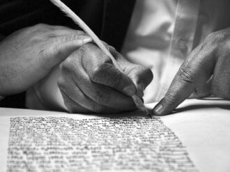 Las palabras y expresiones en español que provienen del árabe (y que usas a diario quizá sin saberlo)