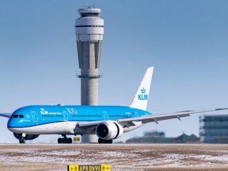 Aerolíneas cancelan o desvían vuelos a Ucrania ante temor de invasión rusa