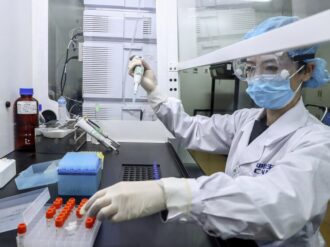 Científicos chinos desarrollan test de ultrarrápido y tan preciso como PCR para detectar Covid-19