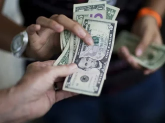 Falsa agente de inmigración estafó unos 15 mil dolares a migrantes en Florida