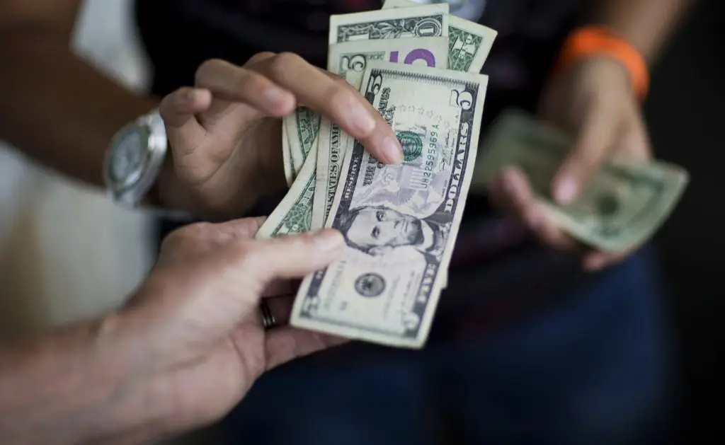 Falsa agente de inmigración estafó unos 15 mil dolares a migrantes en Florida