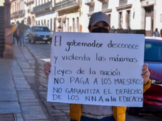 Maestros no liberarán espacios hasta que no les paguen