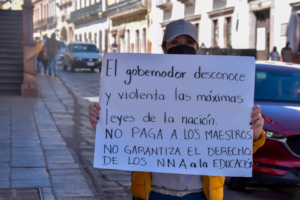 Maestros no liberarán espacios hasta que no les paguen