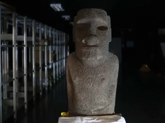La estatua Moai más antigua regresa a la isla de Pascua tras 152 años